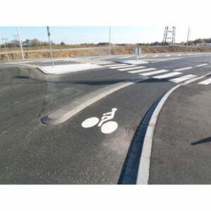 Ilot franchissable pour piste cyclable