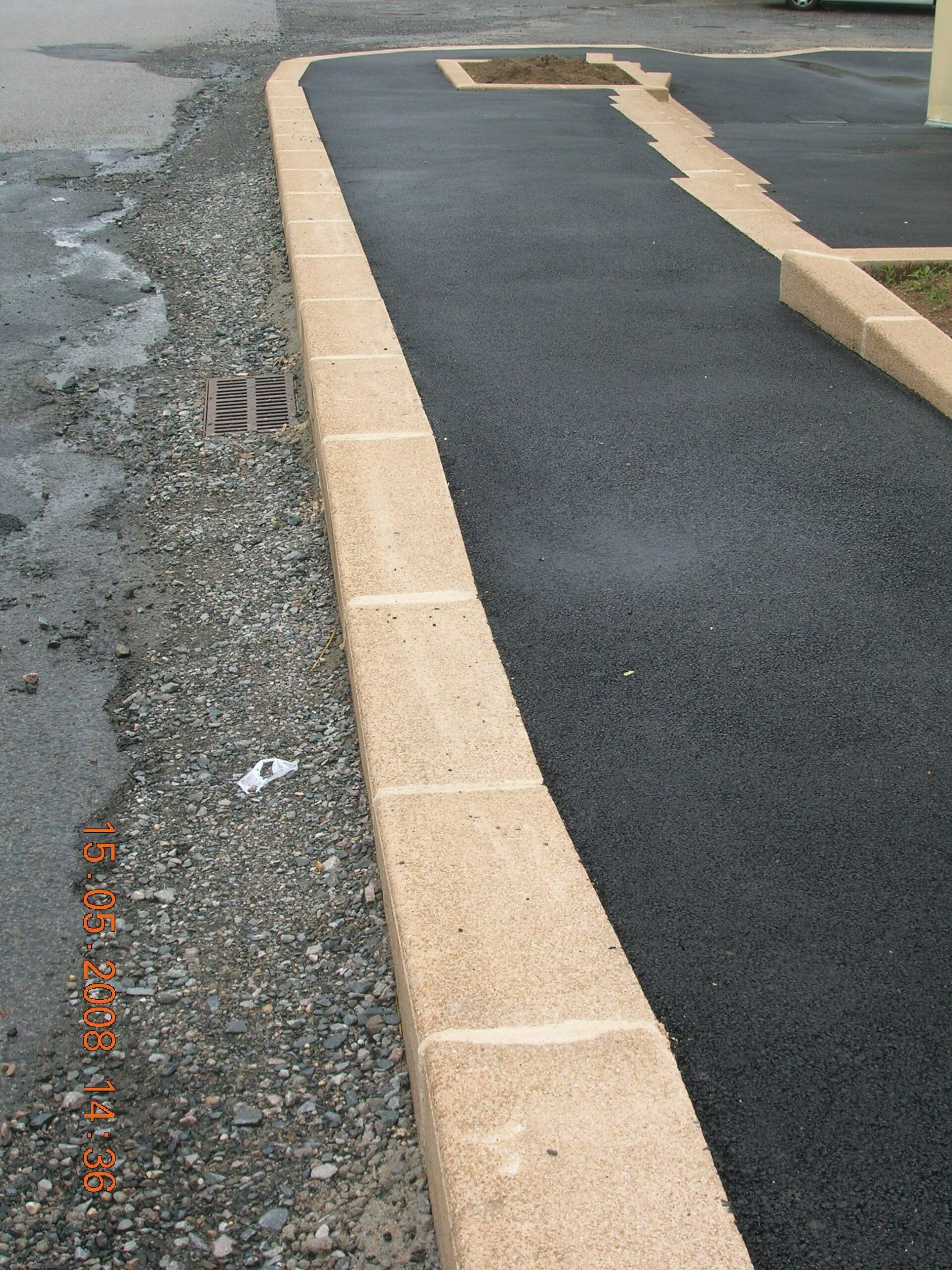 Bordure Pierre Naturelle Nero Anthracite – Crayon Profil 305x15mm – Mosaik-Netzwerk