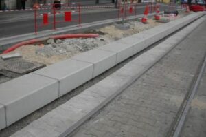 Bordure de quai de tram en béton Alkern